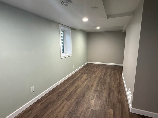 Building Photo - 2505 Zinran Ave S