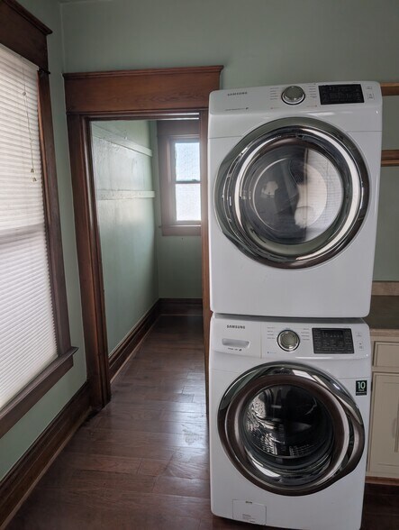 Building Photo - 601 Crescent Ave