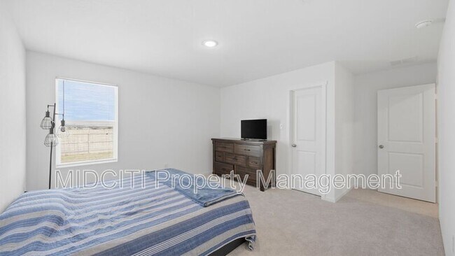 Building Photo - 3159 Dispatch Dr