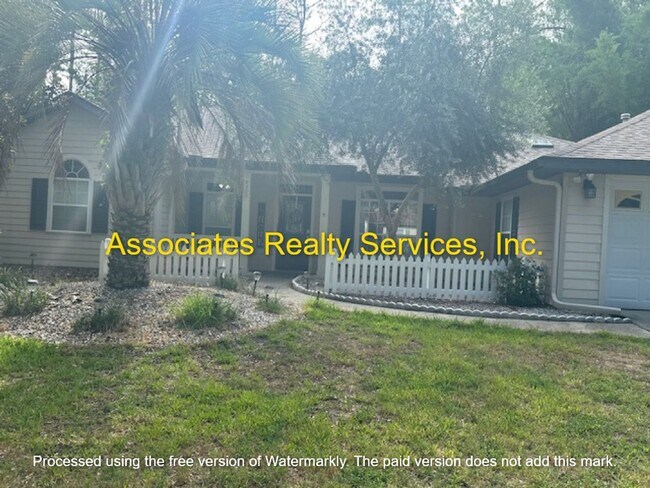 Building Photo - Beautiful Family home in Mentone!