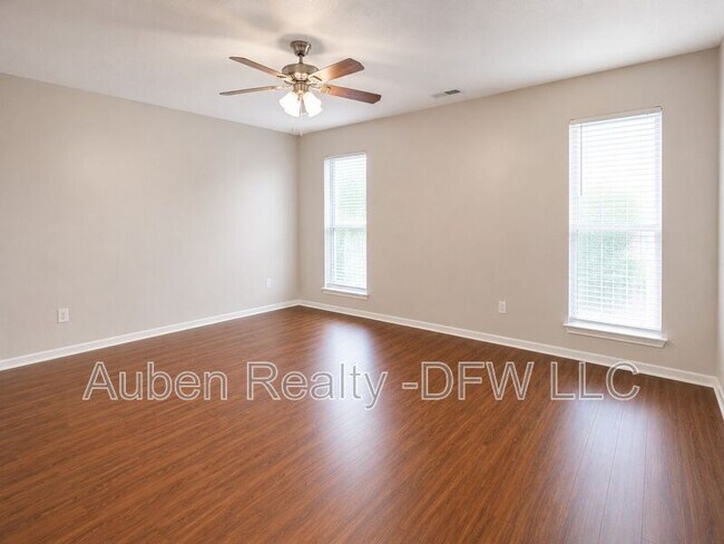 Building Photo - 1915 Spindletop Dr