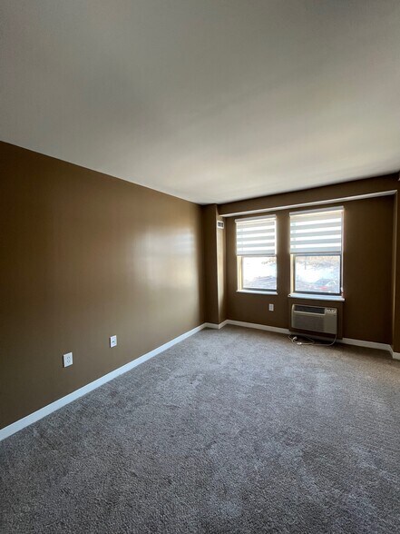 Building Photo - 750 Davol St