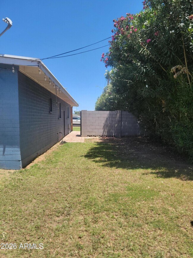 Building Photo - 204 N Standage