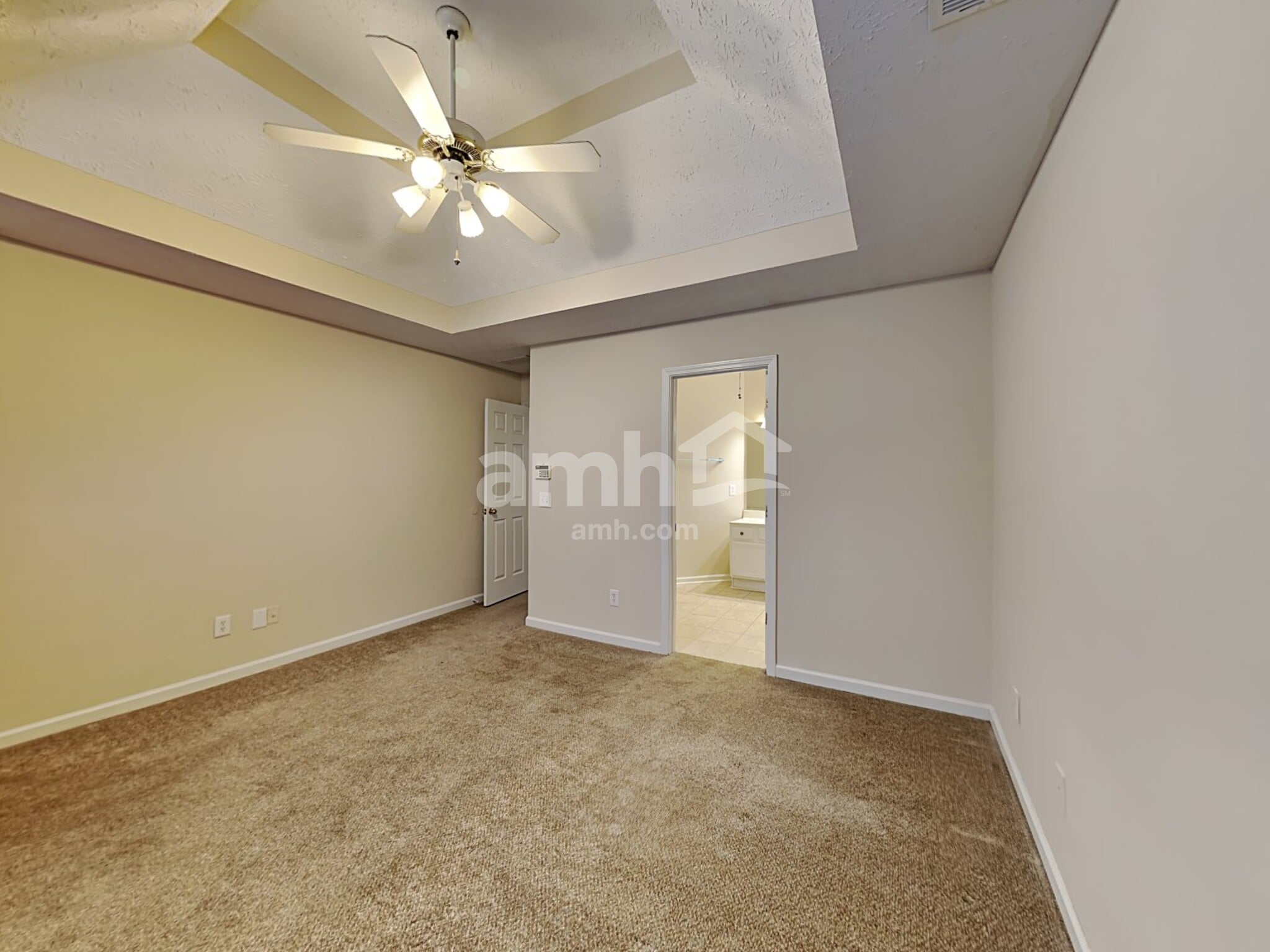 Building Photo - 6035 Savannah Dr