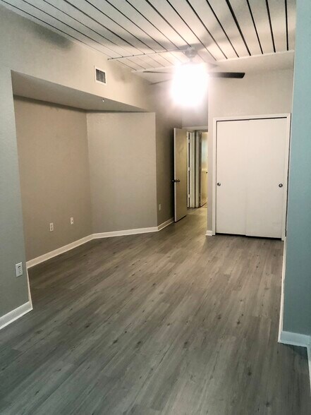 Building Photo - 2411 W Horatio St