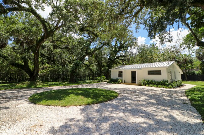 Building Photo - 2101 Riverland Rd