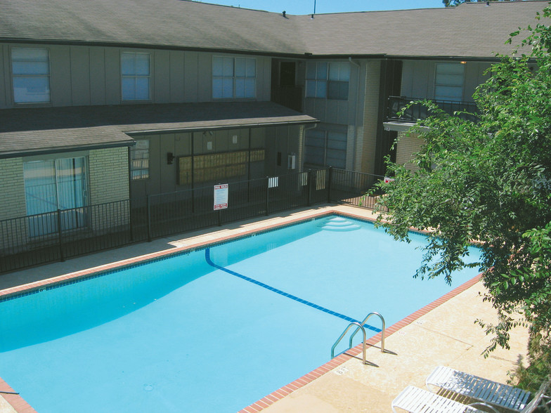 Primary Photo - University Courtyard Apartments