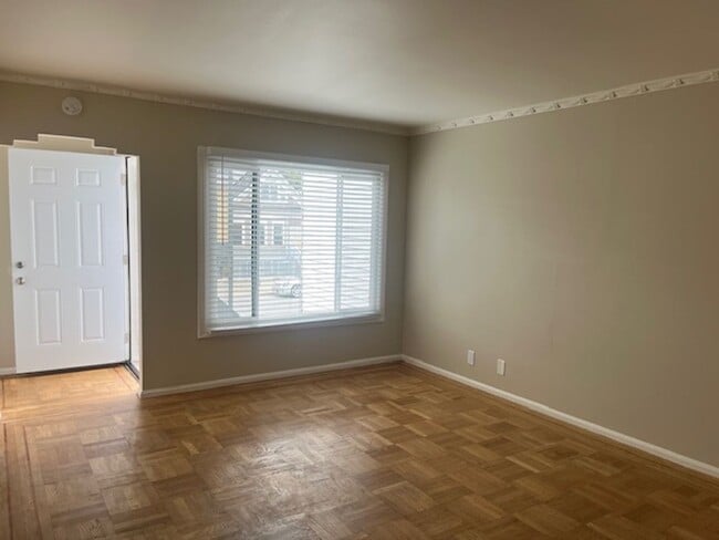 Building Photo - Classic Two Bedroom One Bathroom San Franc...
