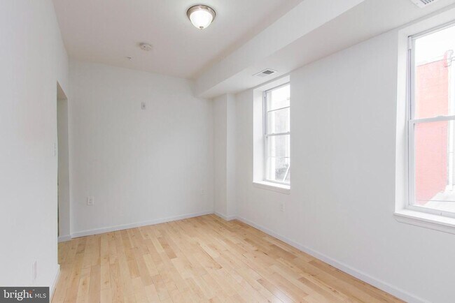 Building Photo - 2031 E Susquehanna Ave