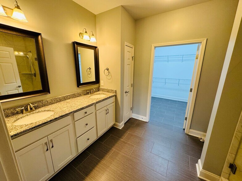 Building Photo - 1015 Callaway Dr