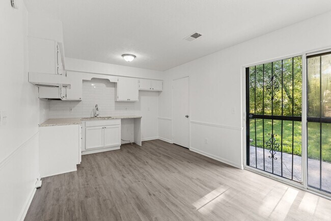 Building Photo - Charming 3 Bedroom, 2 Bathroom house