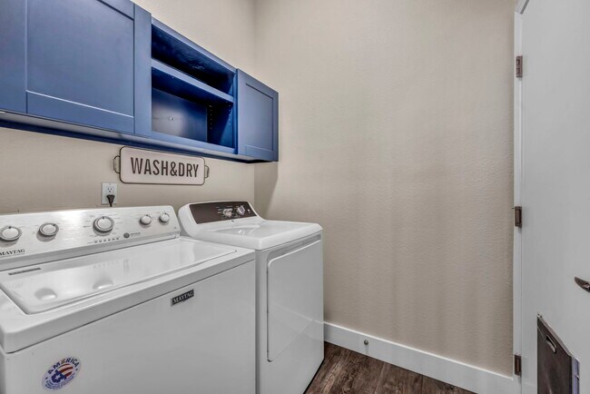 Building Photo - 6500 Brookview Cir