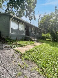 Building Photo - Cozy 3-Bedroom Home with Modern Comforts /...