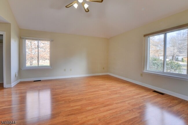 Building Photo - 4 Hawthorne Pl