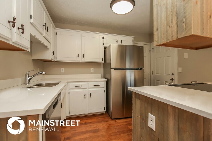 Building Photo - 187 Center St