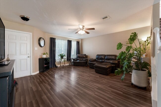 Building Photo - Easy Living on Amber Ledge