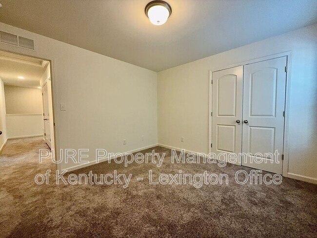Building Photo - 852 Halford Pl