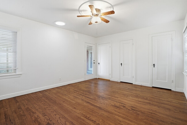 Building Photo - 2608 Highview Terrace