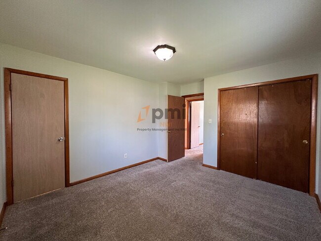 Building Photo - 6850 Van Buren Pl