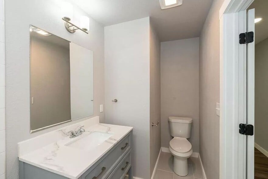 Building Photo - 4915 Sassafras Ln