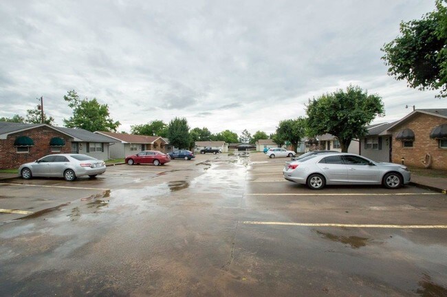 Building Photo - 1702 Glennan Dr