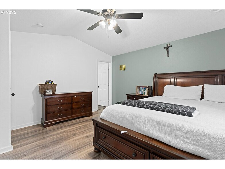 Building Photo - 4504 NE 131st Ave