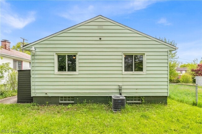 Building Photo - 16605 Glenpark Ave