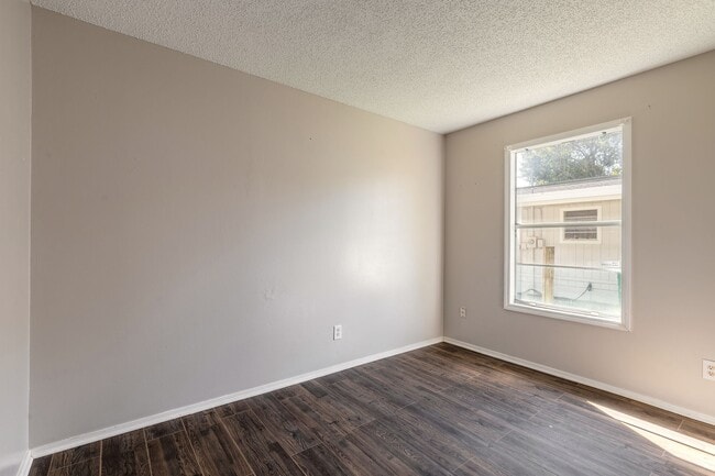 Building Photo - 608 Walker St