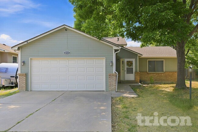 Building Photo - 1004 Blue Spruce Pl