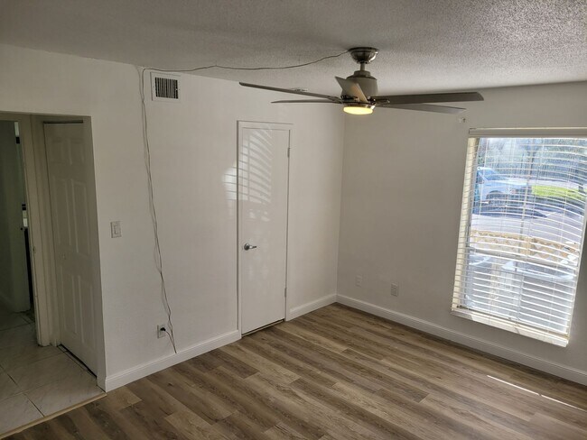 Building Photo - FOR RENT!!! BEAUTIFUL AND SPACIOUS 1 BED 1 BATH CONDO (FIRST FLOOR)...