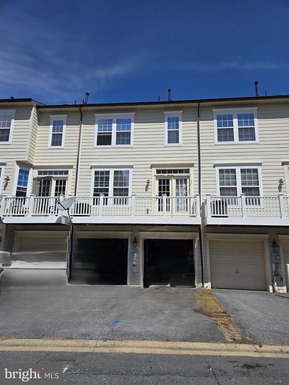 Building Photo - 8925 Amelung St