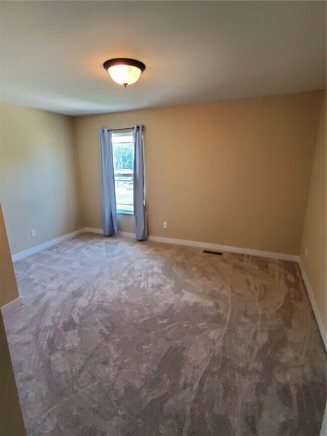 Building Photo - 233 Sunset Villa Cir