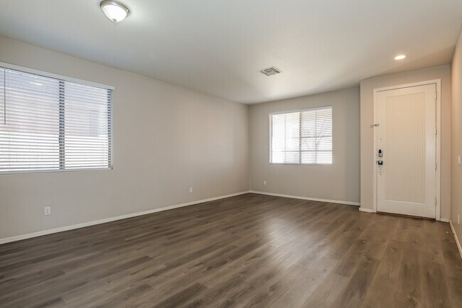 Building Photo - 2427 E Glass Ln