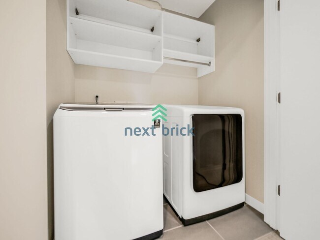 Building Photo - 3 Bed 2.5 Bath Greenwood Home