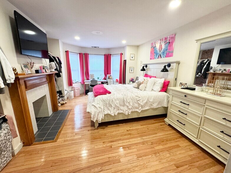 Building Photo - 111 Gainsborough St