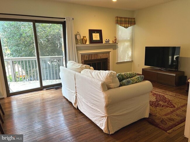 Building Photo - 206 Springhouse Pond