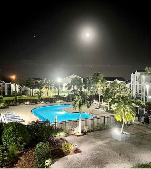 Luxury Landscaped Grounds - 13631 Eagle Ridge Dr