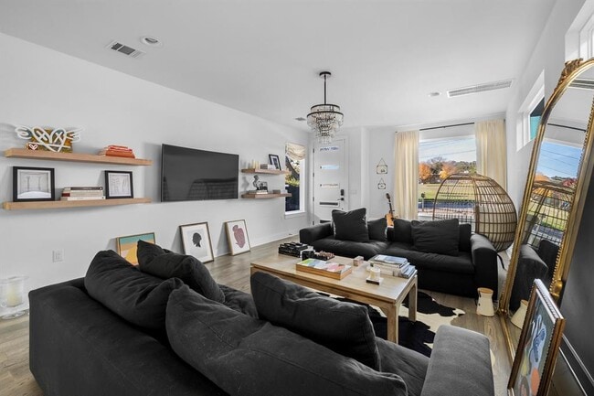 Building Photo - 404 Powell Cir