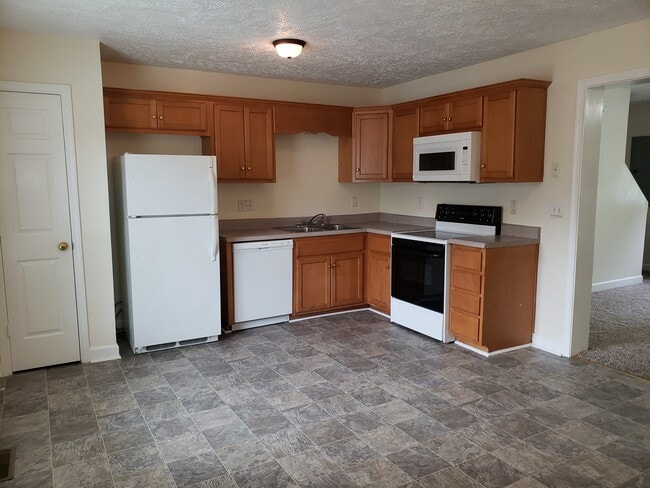 Building Photo - 95 Dumot Ct