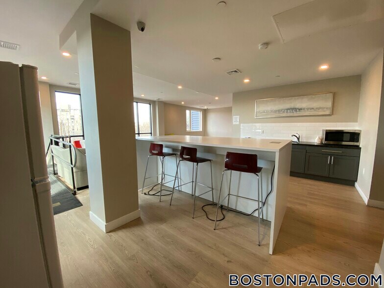 Building Photo - 35 S Huntington Ave