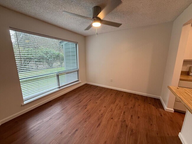 Building Photo - 2 Bed 2 Bathroom in Pinehurst (Plus Amenities!)