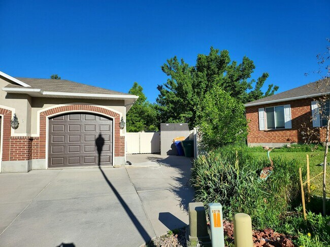 Building Photo - 1281 Fox Trot Cir