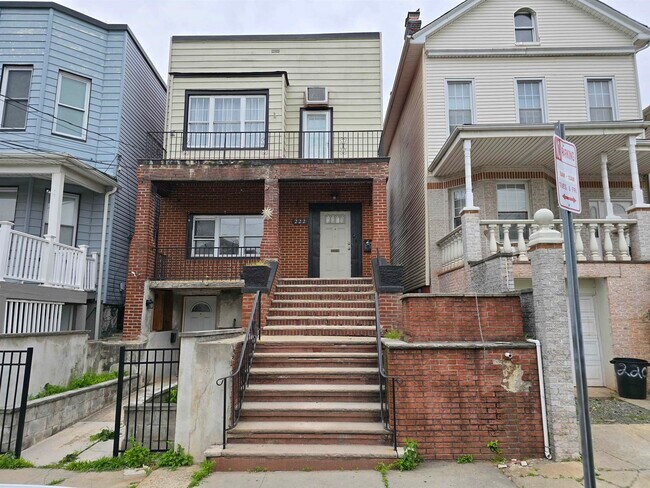 Building Photo - 222 Danforth Ave