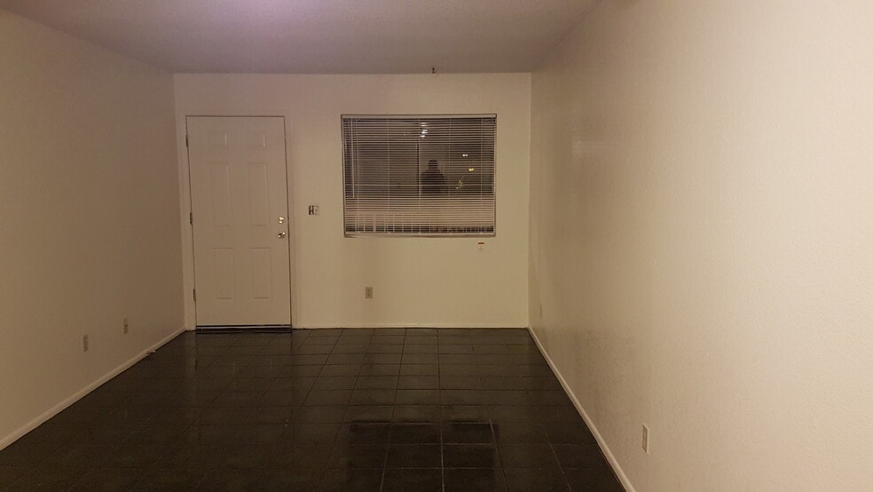 Building Photo - 2720 N Salem