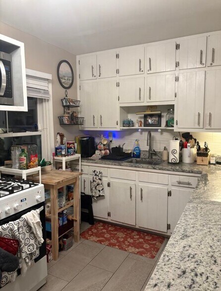 Building Photo - 151 Sunset Ave NW