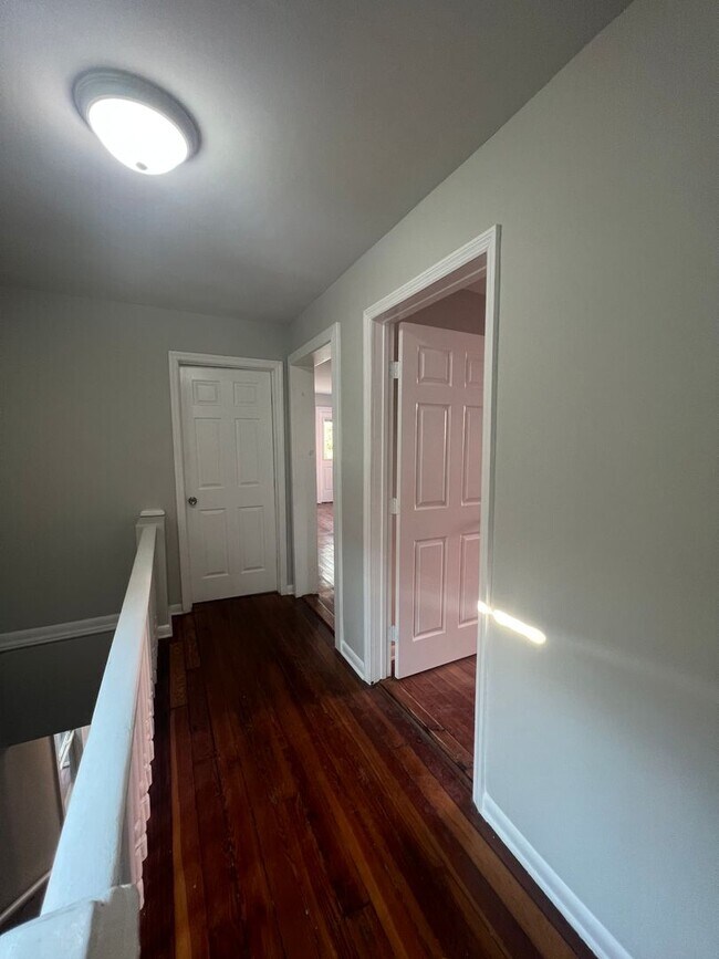 Building Photo - Charming Historic Duplex In the Heart if Savannah's Historic District