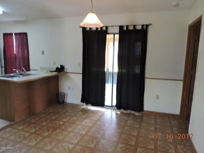 Building Photo - 272 High Rd NW