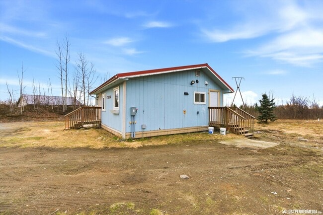 Building Photo - 2 BEDROOM | 1 BATHROOM | SINGLE FAMILY HOME | LARGE LOT