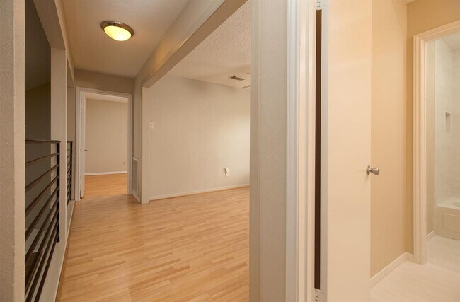 Building Photo - 3807 Cedar Valley Dr