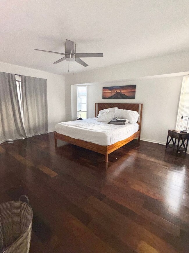 Building Photo - Stunning Furnished Pool him on Accessible Canal